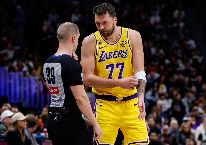 华体会体育官方-湖人104-112快船遭4坏消息！艾顿又崩，雷迪克+2主力引绝望！