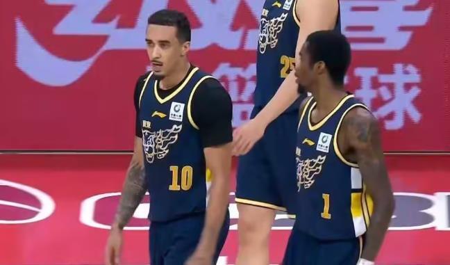 华体会-广东队二连败，双小外48+18发挥出色，萨林杰离队倒计时