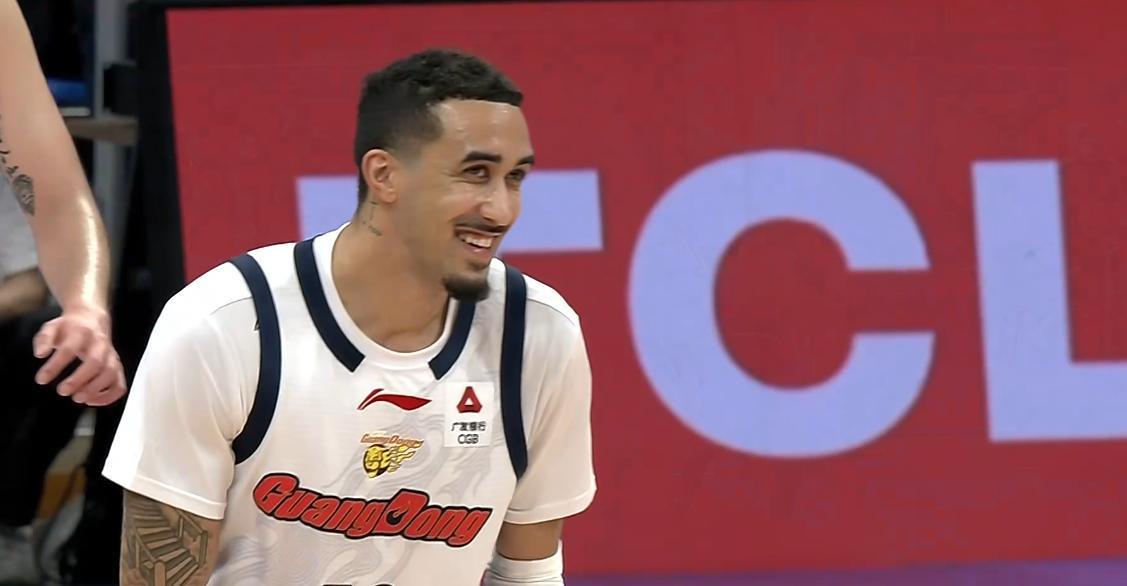 华体会官网-2连败广东再传4坏消息！新添2员伤兵，一夜3人离队，CBA杯更难了