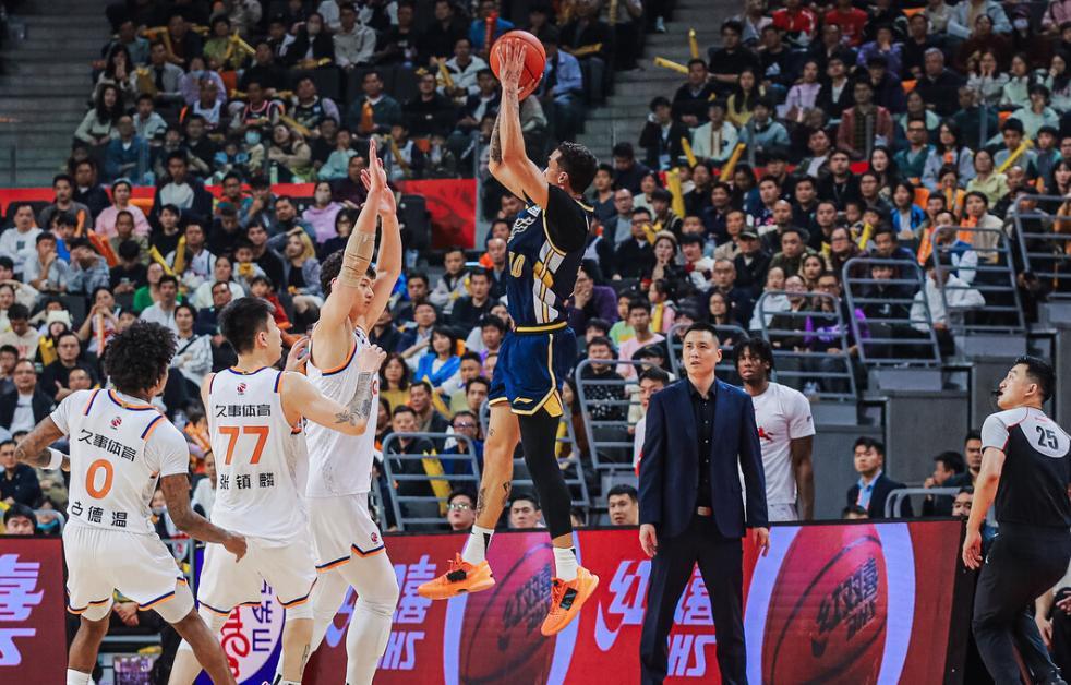 华体会官网-2连败广东再传4坏消息！新添2员伤兵，一夜3人离队，CBA杯更难了