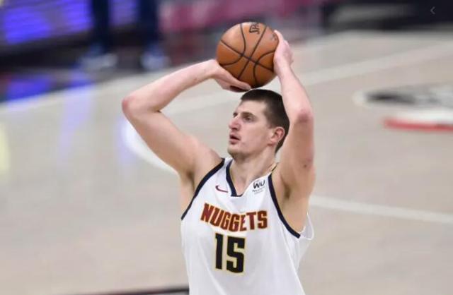 揭秘约基奇再进化！总在赛后加练 领袖气质更强了